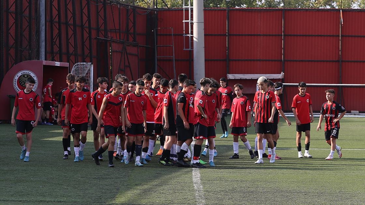 genclerbirligi-yaz-donemi-futbol-okullari-3-temmuzda-baslayacak-rM29HCqZ.jpg