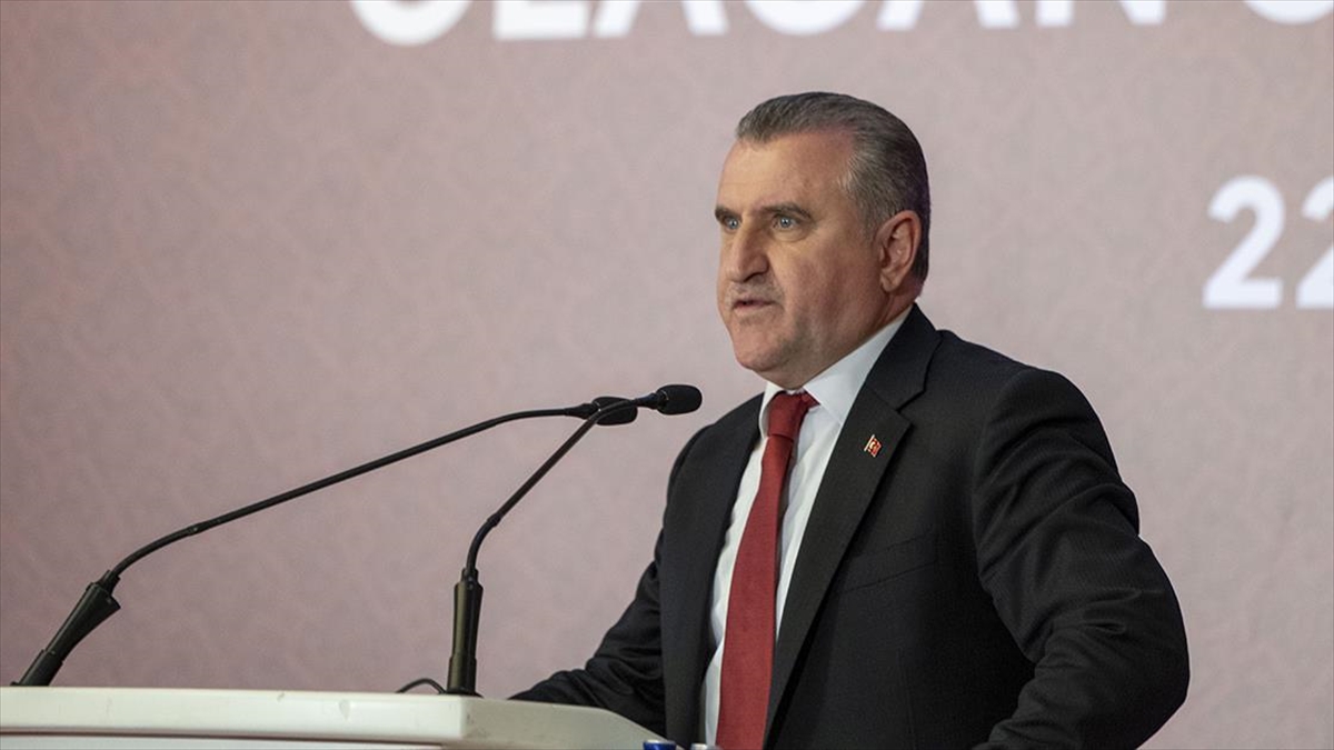 genclik-ve-spor-bakani-bak-2028-ve-2032-avrupa-sampiyonasi-basvurularinin-olumlu-sonuclanacagina-inaniyoruz-7k1Ws7OZ.jpg