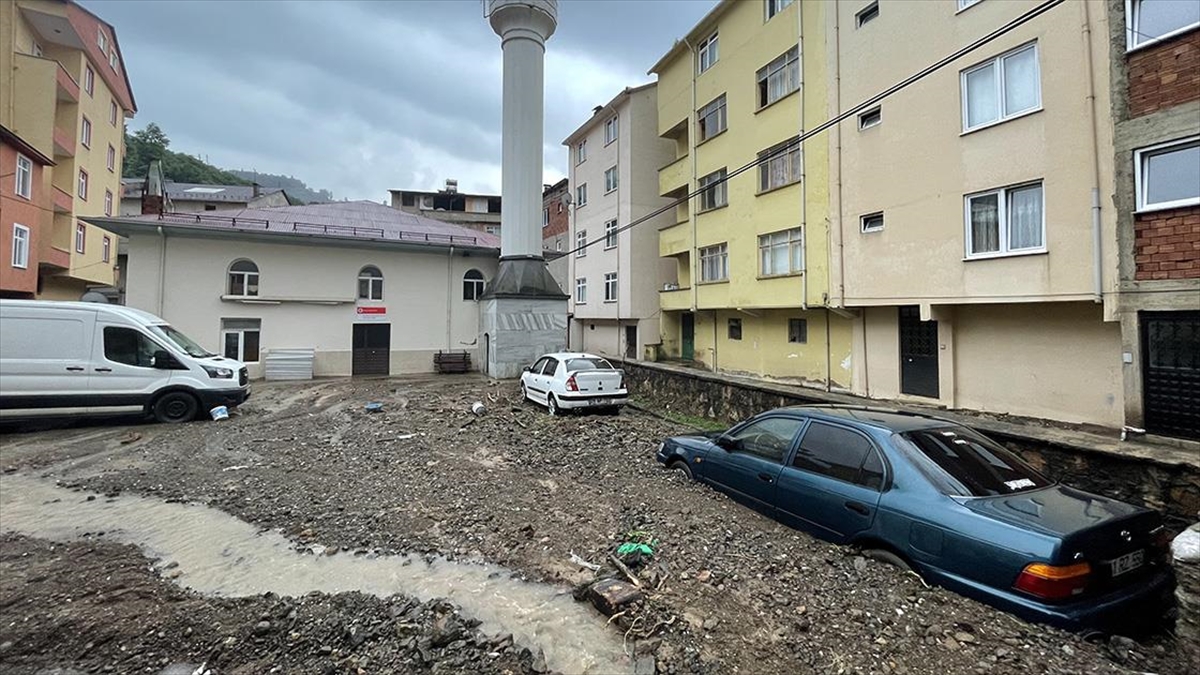 giresunda-saganak-su-baskinlarina-neden-oldu-EnjR9lFf.jpg