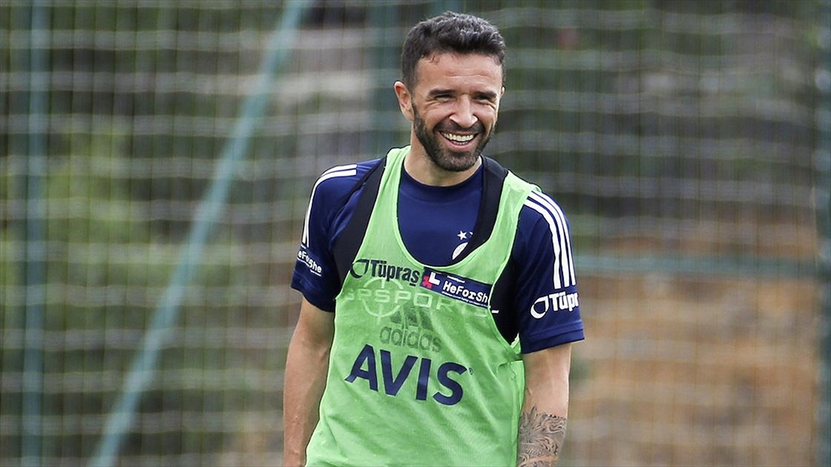 gokhan-gonul-38-yasinda-futbolu-birakti-fbhLqtwy.jpg