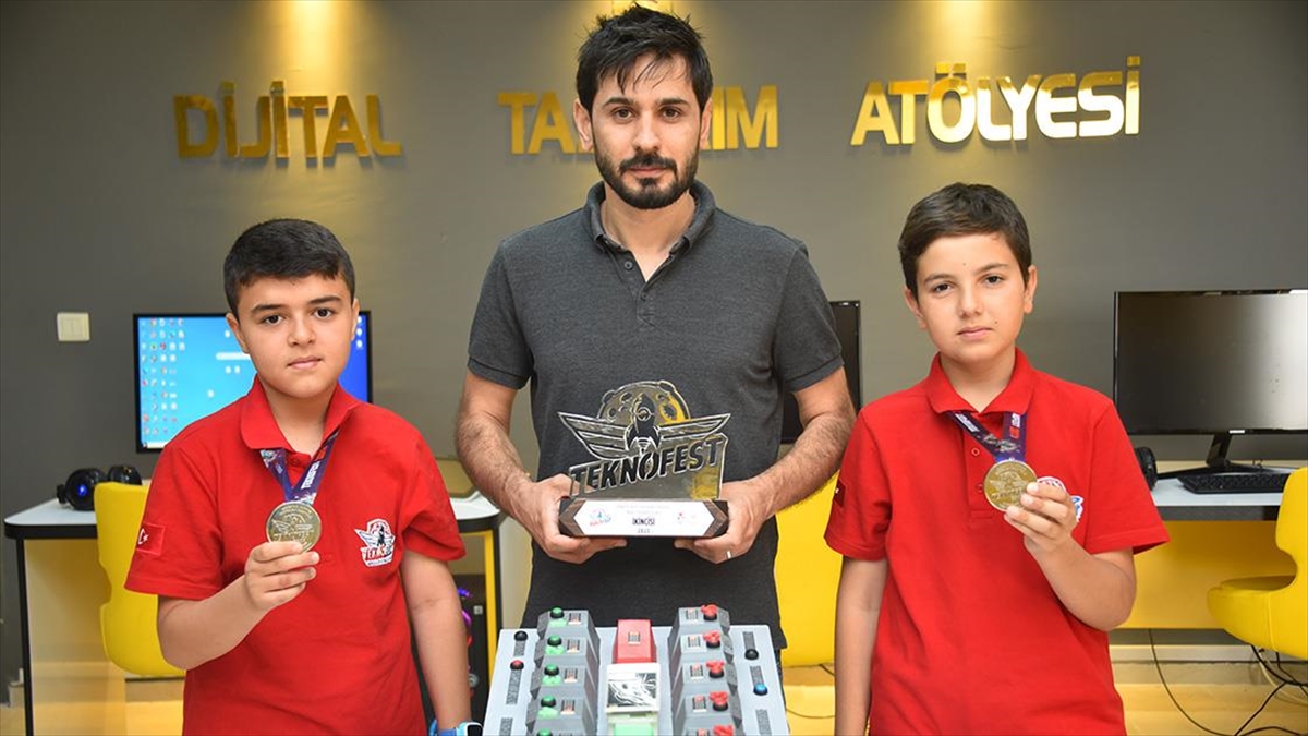 gorme-engelliler-icin-ses-destekli-dijital-mangala-gelistirdiler-rM3DnH3j.jpg