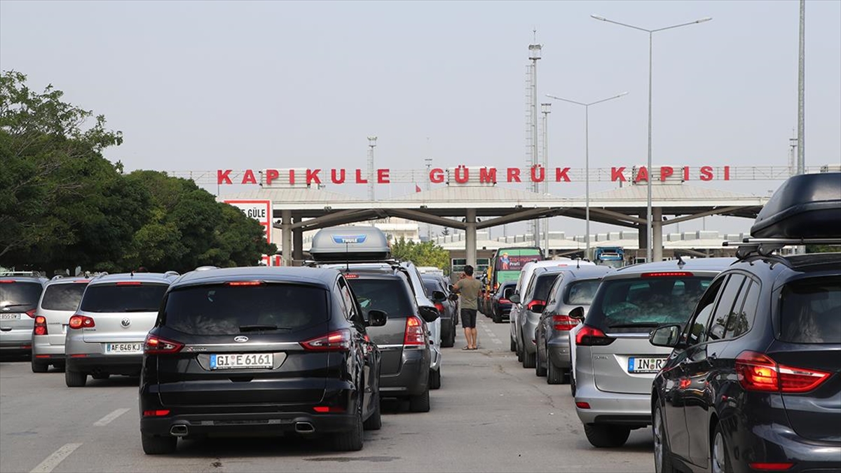 gurbetcilerin-sinir-kapilarindan-gecisleri-hizlanacak-IpIrPjY9.jpg