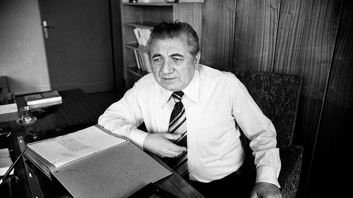 halk-siirinin-usta-kalemi-cahit-kulebi-qyDM9rfH.jpg