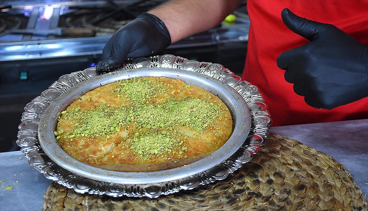 hatayin-tescilli-kunefesi-prefabrik-carsida-bayram-icin-hazirlaniyor-zDkZpEmT.jpg