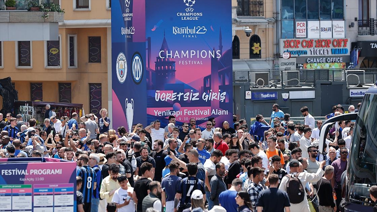 inter-ve-manchester-city-taraftarlari-istanbulun-tarihi-ve-turistik-mekanlarini-gezdi-FZJIJfQJ.jpg