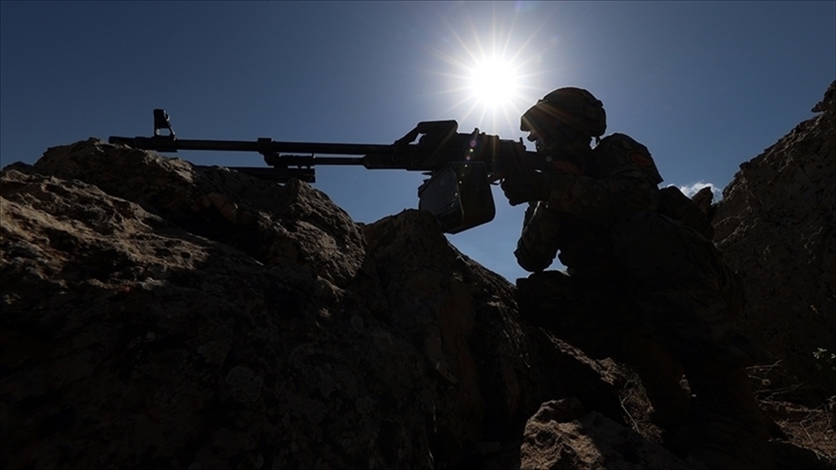 irak-ve-suriyenin-kuzeyinde-5-terorist-etkisiz-hale-getirildi-LDweaGE1.jpg