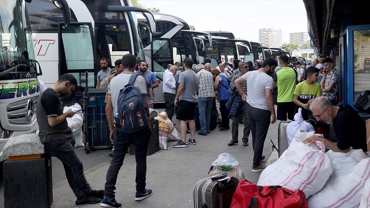 istanbul-otogarinda-bayram-yogunlugu-devam-ediyor-aG2MN2lQ.jpg