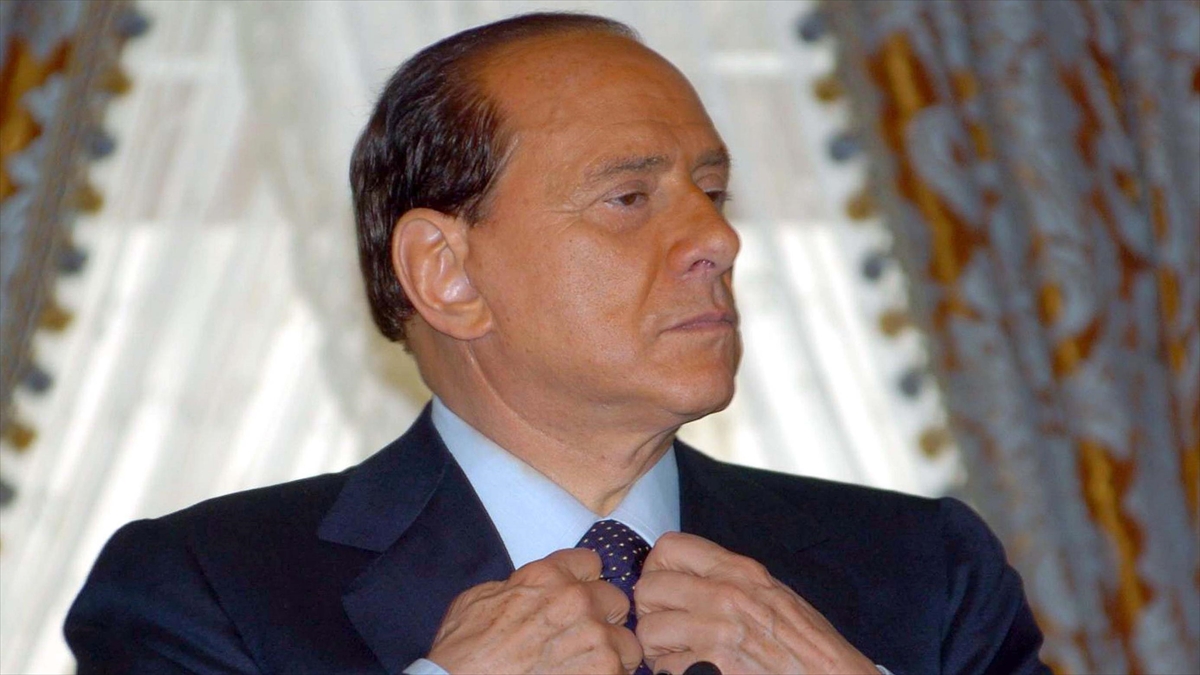 italyada-bir-doneme-damgasini-vuran-isim-silvio-berlusconi-8XM1Ajy9.jpg