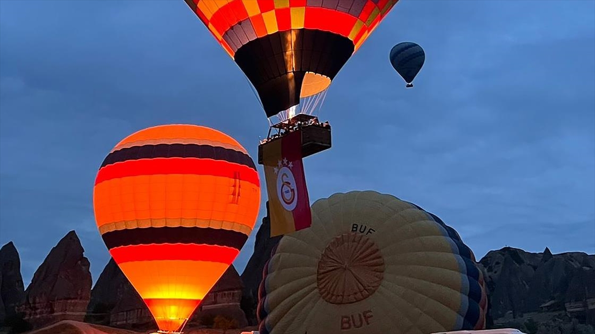 kapadokyada-balonlar-galatasarayin-sampiyonlugu-dolayisiyla-sari-kirmizi-bayraklarla-havalandi-MB3UR5zD.jpg