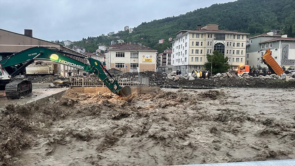 kastamonunun-inebolu-ilcesinde-siddetli-yagis-nedeniyle-okullar-tatil-edildi-7aLDq9Uq.jpg