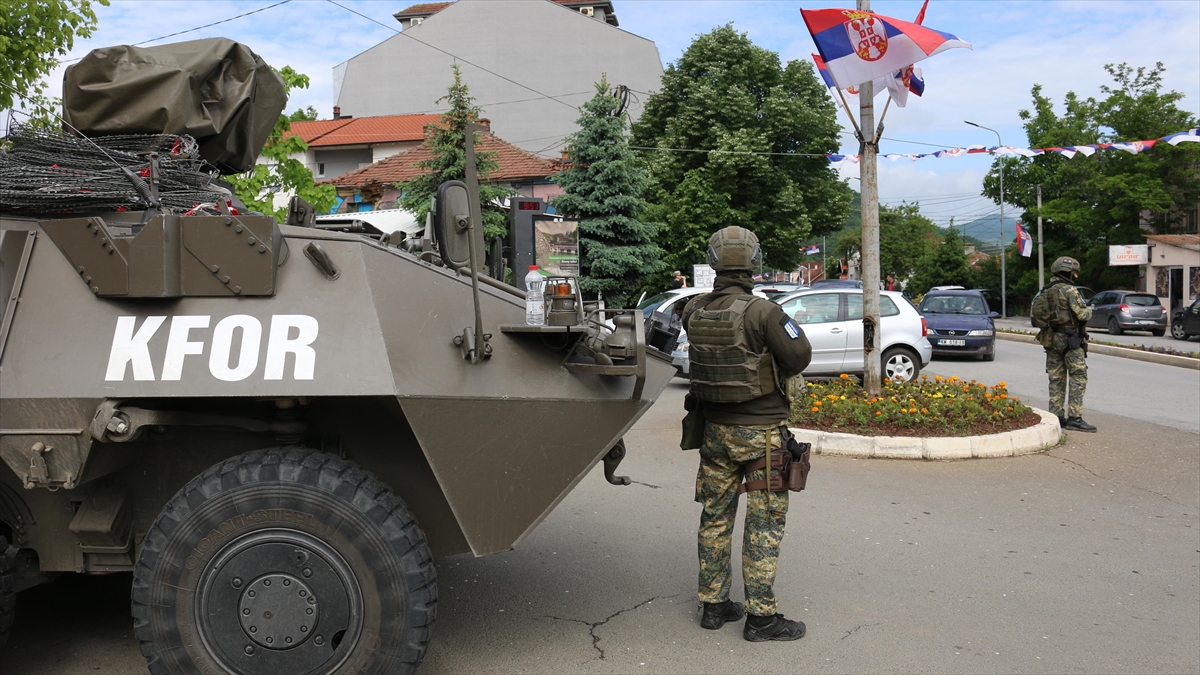 kfor-kosovanin-kuzeyindeki-protestocularin-arkasinda-suc-gruplari-vardi-qLvfwyP7.jpg