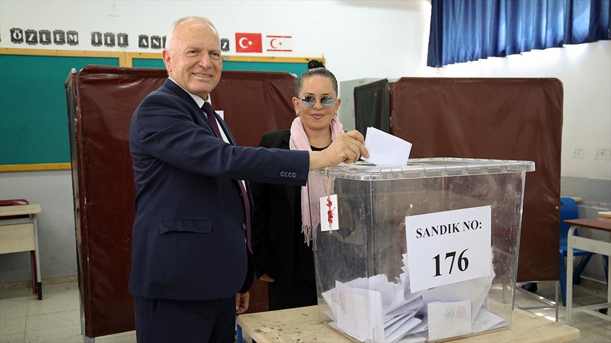 kktcde-secmenler-ara-secim-icin-sandik-basinda-7mnUmupZ.jpg