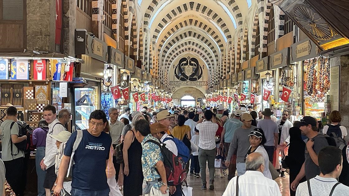 kurban-bayrami-oncesi-misir-carsisinda-alisveris-hareketliligi-yasaniyor-1L5L7sc8.jpg