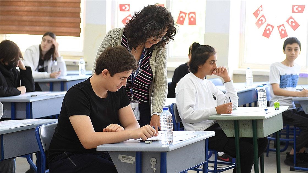 lgs-merkezi-sinavi-yapildi-4E3PKjp1.jpg