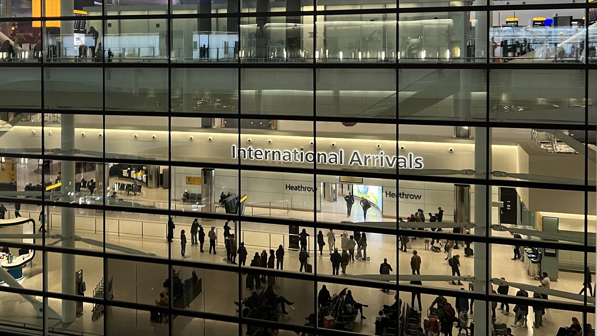 londra-heathrow-havalimanindaki-guvenlik-gorevlilerinden-31-gunluk-grev-karari-BAjsss1P.jpg