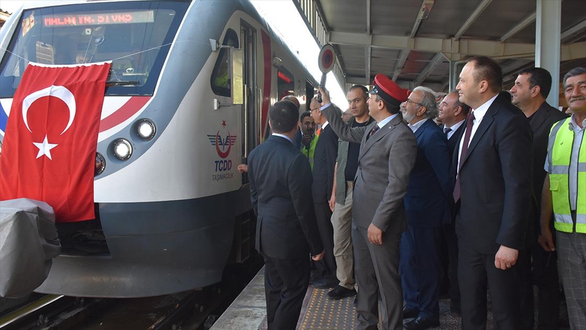 malatyayi-hizli-trenle-ankara-ve-istanbula-baglayacak-sivas-bolgesel-treni-seferleri-basladi-gRvq2RCY.jpg