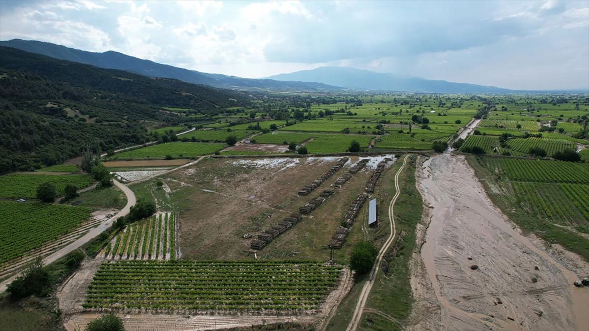 manisa-ve-denizlide-selin-yasandigi-bolgelerde-calismalar-suruyor-AwU6gIhZ.jpg