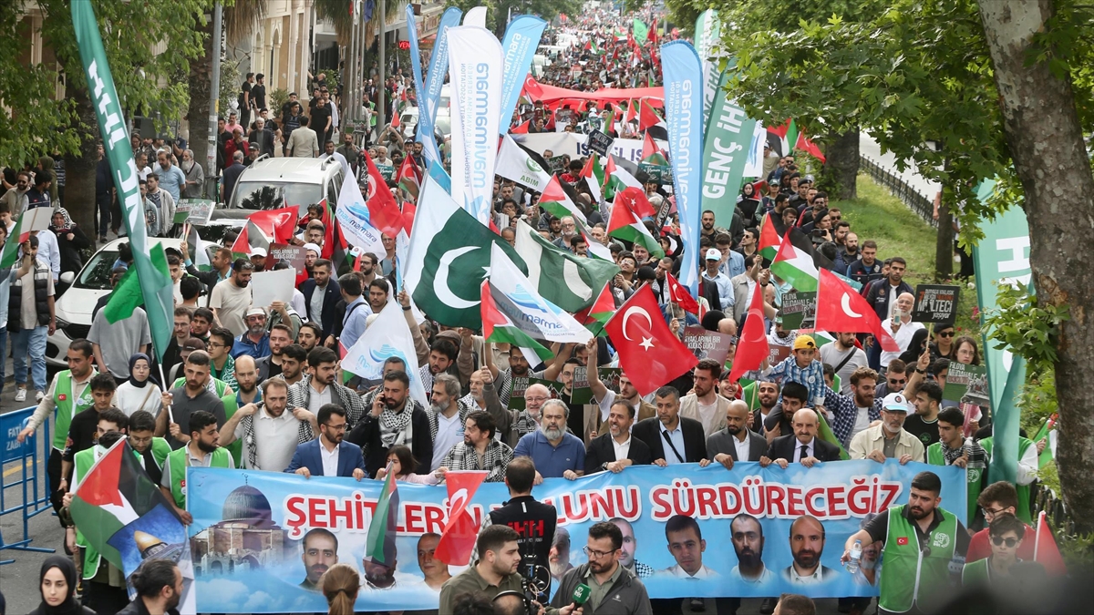 mavi-marmara-saldirisinin-13-yili-nedeniyle-istanbulda-yuruyus-duzenlendi-IzgXJXyu.jpg
