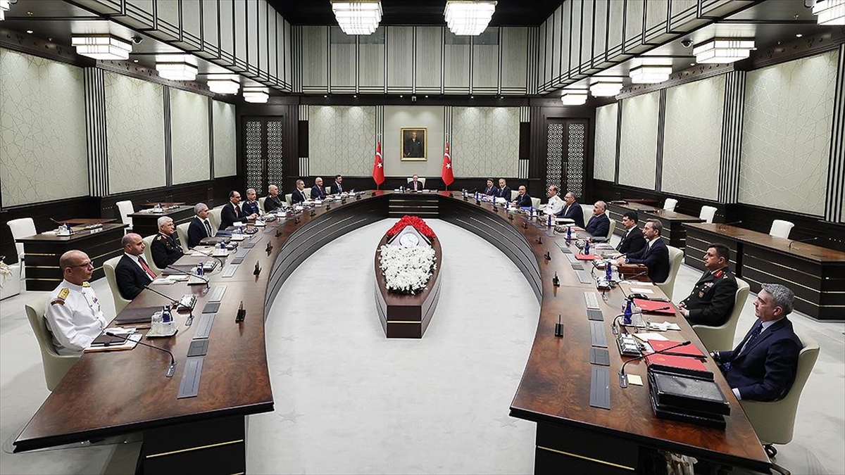 mgk-bildirisi-ulkemizin-guvenligini-huzurunu-ve-refahini-saglamaya-yonelik-adimlar-ayni-kararlilikla-atilacak-7uvuOpZD.jpg