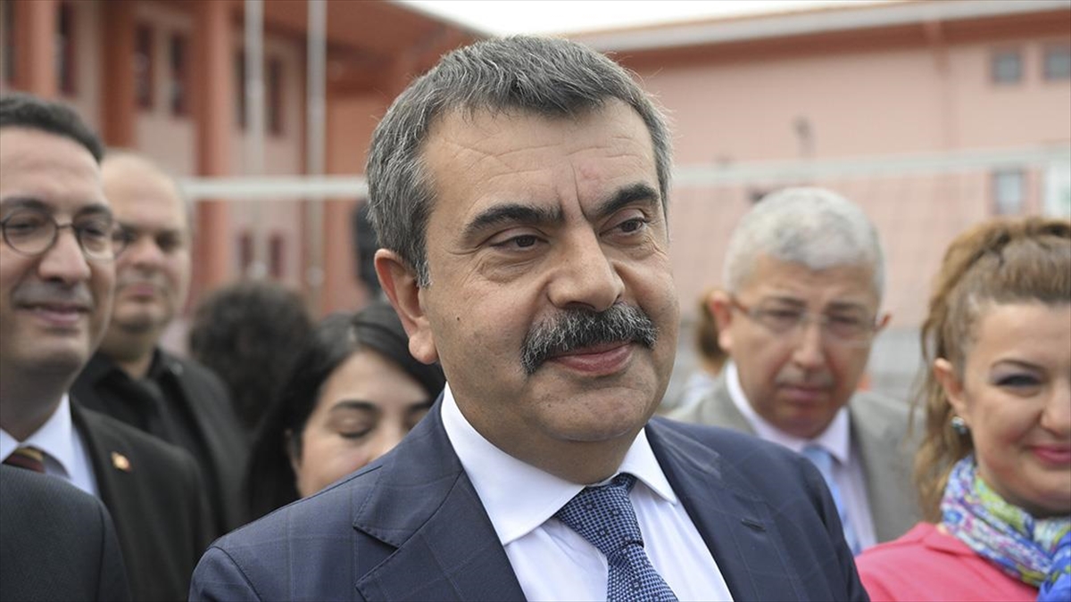 milli-egitim-bakani-tekin-ogretmenlerle-istisare-gunu-duzenleyeceklerini-duyurdu-kgAOeau6.jpg