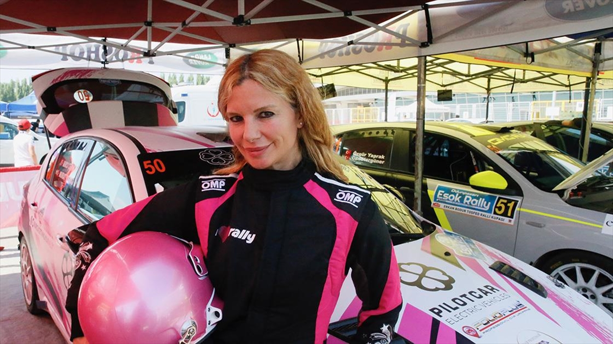 milli-rallici-burcu-cetinkaya-5-yil-sonra-dondugu-pistlerde-7-sampiyonlugun-pesinde-fL9i4nwu.jpg