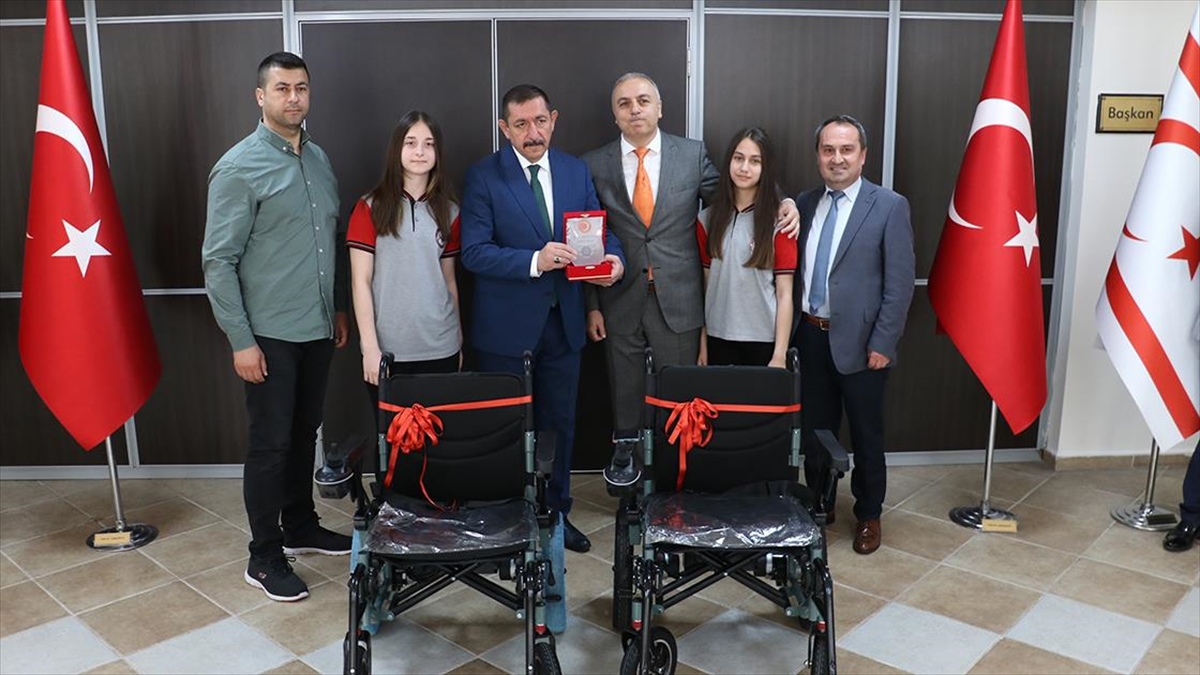 ogrenciler-topladiklari-atik-yag-karsiliginda-belediyeden-akulu-tekerlekli-sandalye-aldi-WLfmVztb.jpg