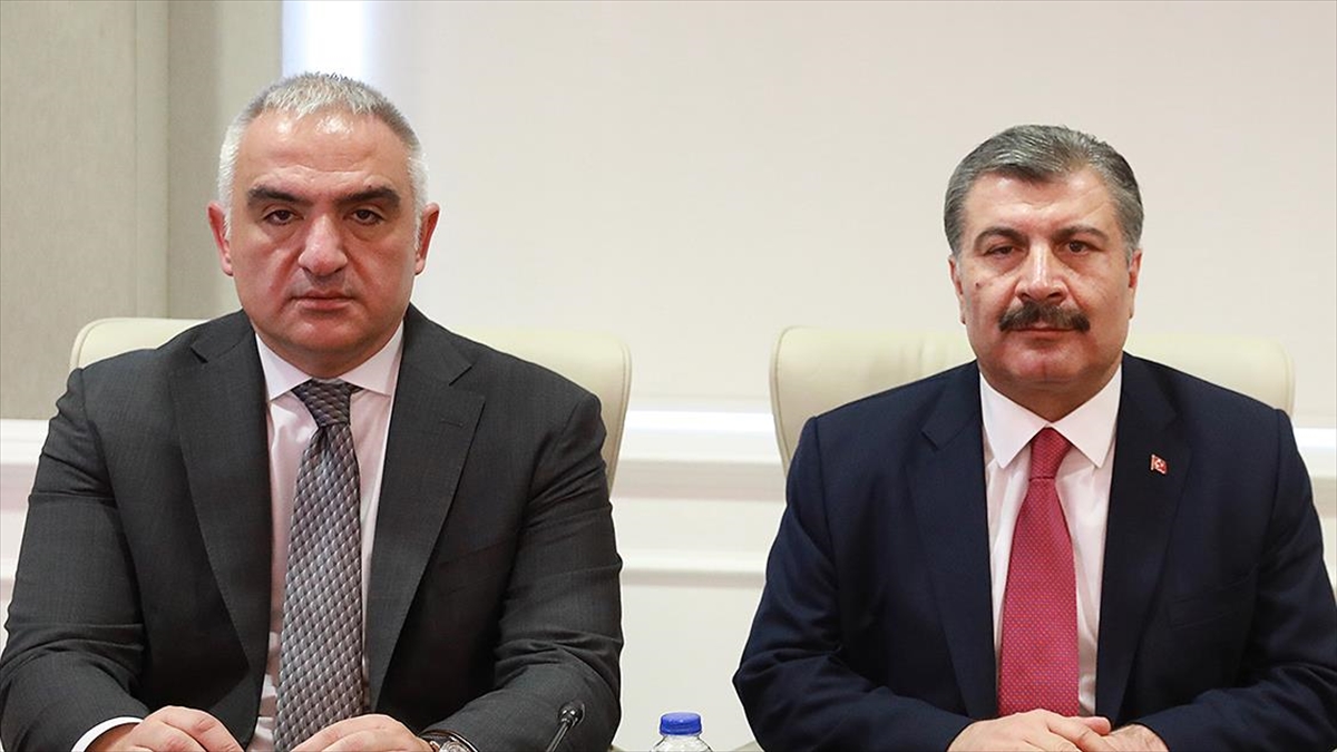 saglik-bakani-koca-ile-kultur-ve-turizm-bakani-ersoy-gorevlerine-devam-edecek-NW1JNDcy.jpg
