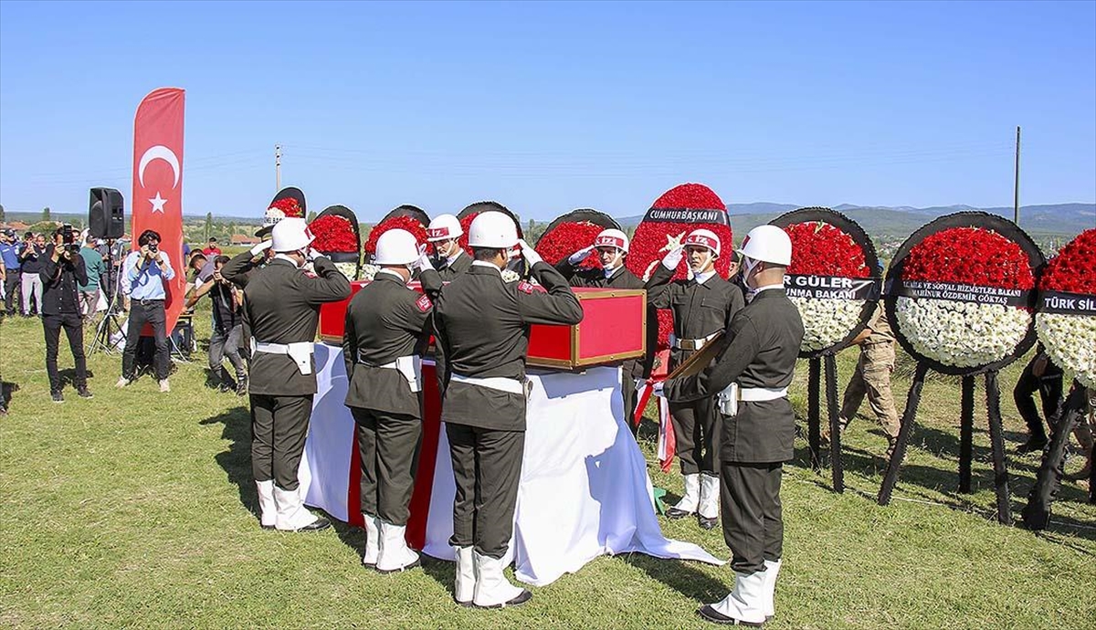 sehit-piyade-sozlesmeli-er-ozcan-kaya-son-yolculuguna-ugurlandi-aJ5t9ln3.jpg