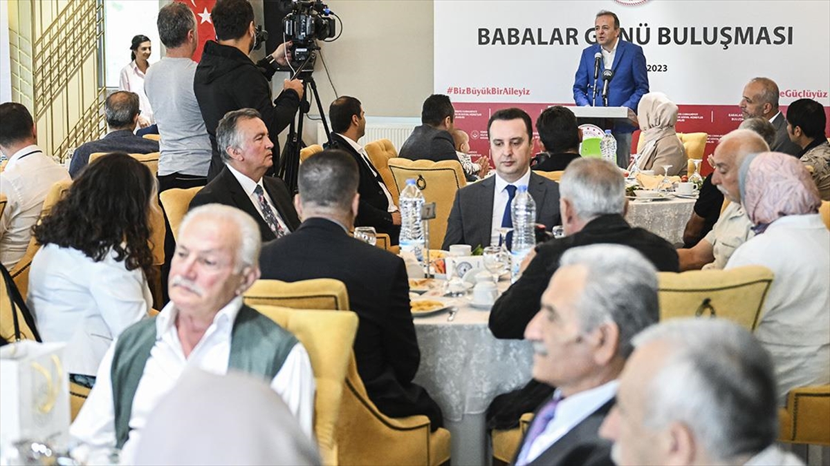 sehit-yakini-gazi-huzurevi-sakini-ve-koruyucu-babalar-babalar-gununde-bir-araya-geldi-XGdQ3CbM.jpg