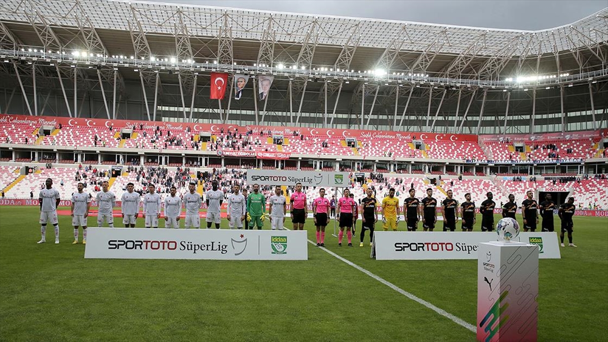 sivasspor-ve-kayserispor-sezonun-son-macinda-1-1-berabere-kaldi-P8ysUAtr.jpg