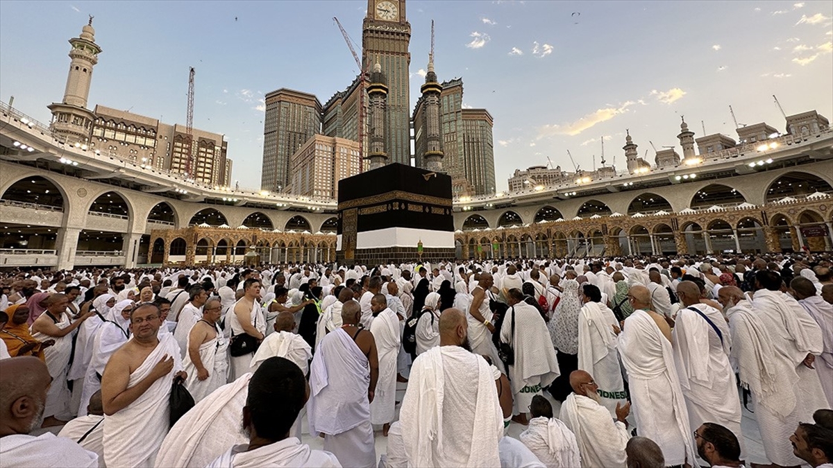 suudi-arabistan-su-ana-kadar-hac-icin-bir-milyondan-fazla-kisi-geldi-tmemm6KZ.jpg