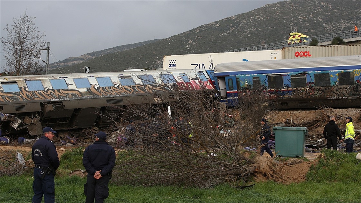tarih-boyunca-meydana-gelen-buyuk-tren-kazalari-4TaAFikW.jpg