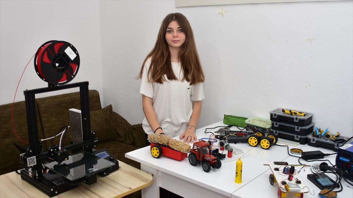 tasarladigi-robotla-yetenekli-genclerin-tesvik-edilecegi-projeye-ilham-kaynagi-oldu-ewZZ18bM.jpg