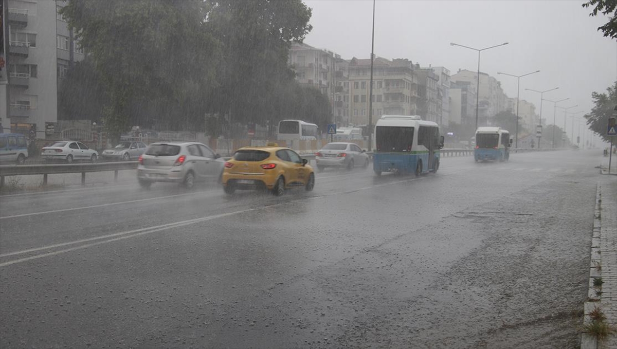 tekirdagda-saganak-etkili-oluyor-qAF7Ekzu.jpg