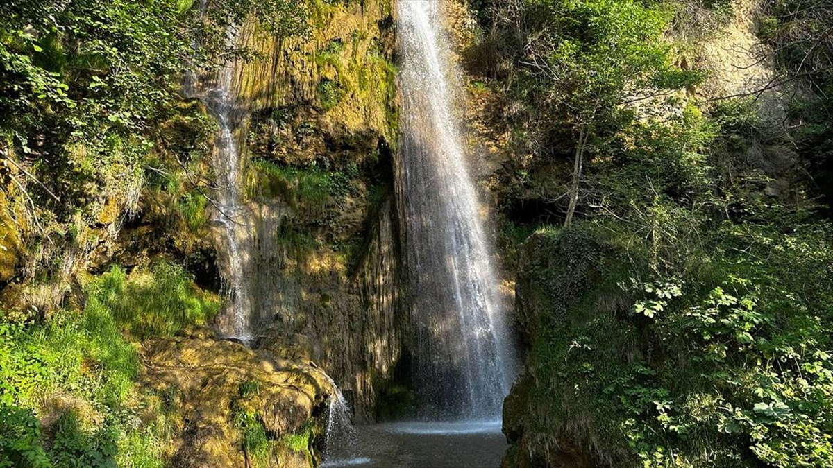 tokatta-24-metreden-dokulen-ocakli-selalesi-yaz-sicaginda-serinletiyor-GOULQk9M.jpg