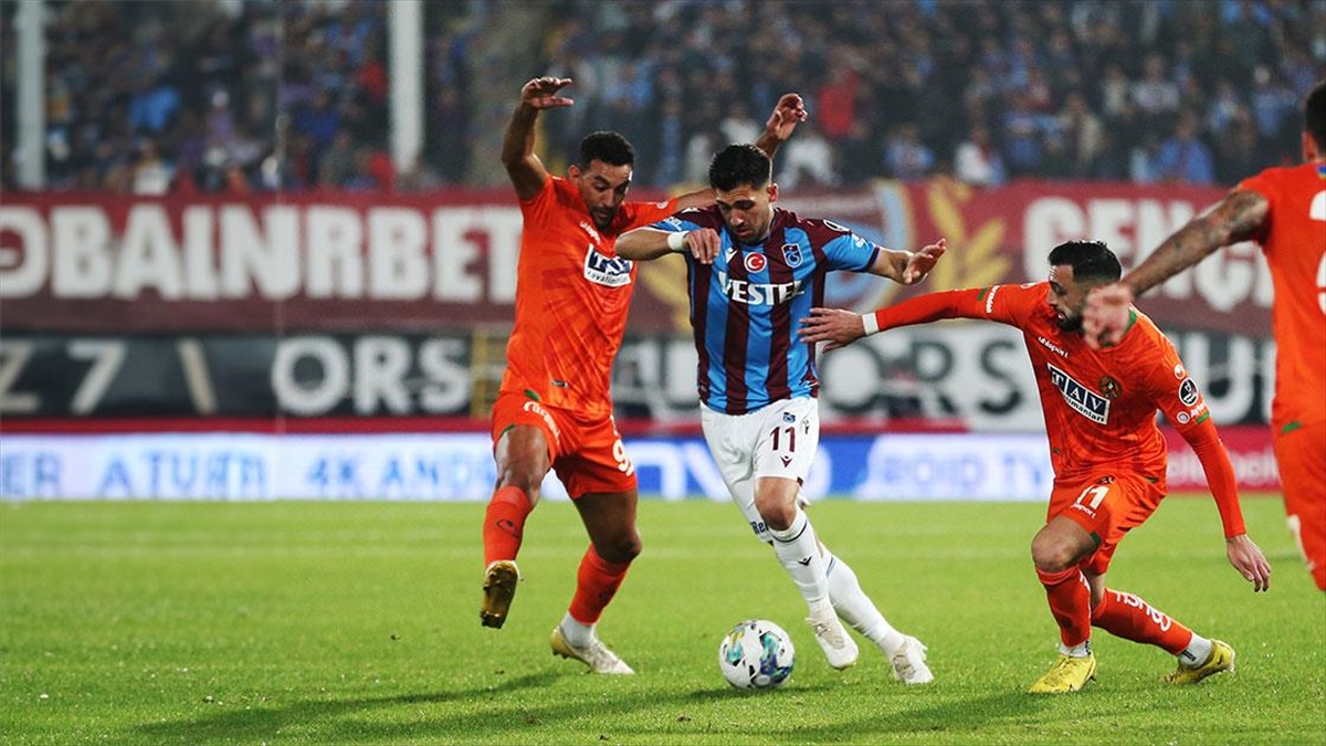 trabzonspor-yarin-corendon-alanyasporu-konuk-edecek-CHvzikGr.jpg