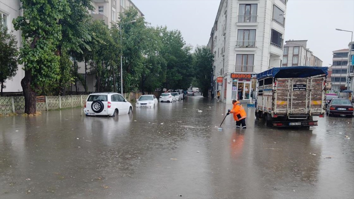 trakyada-saganak-etkili-oluyor-4B2vq5j1.jpg