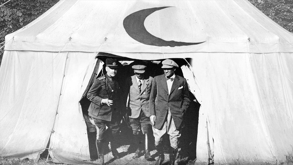 turk-kizilay-156-yasinda-2WfcdKtH.jpg