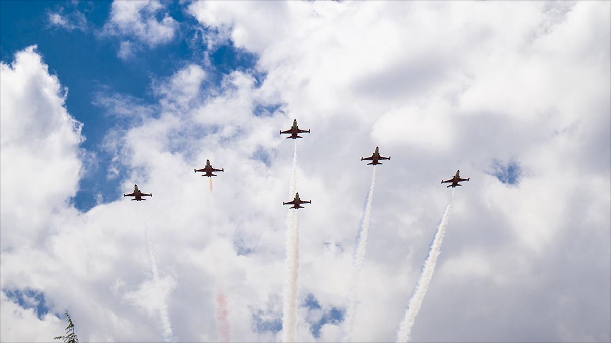 turk-yildizlari-ile-soloturk-konyada-gosteri-ucusu-yapti-Ju8tdR1T.jpg