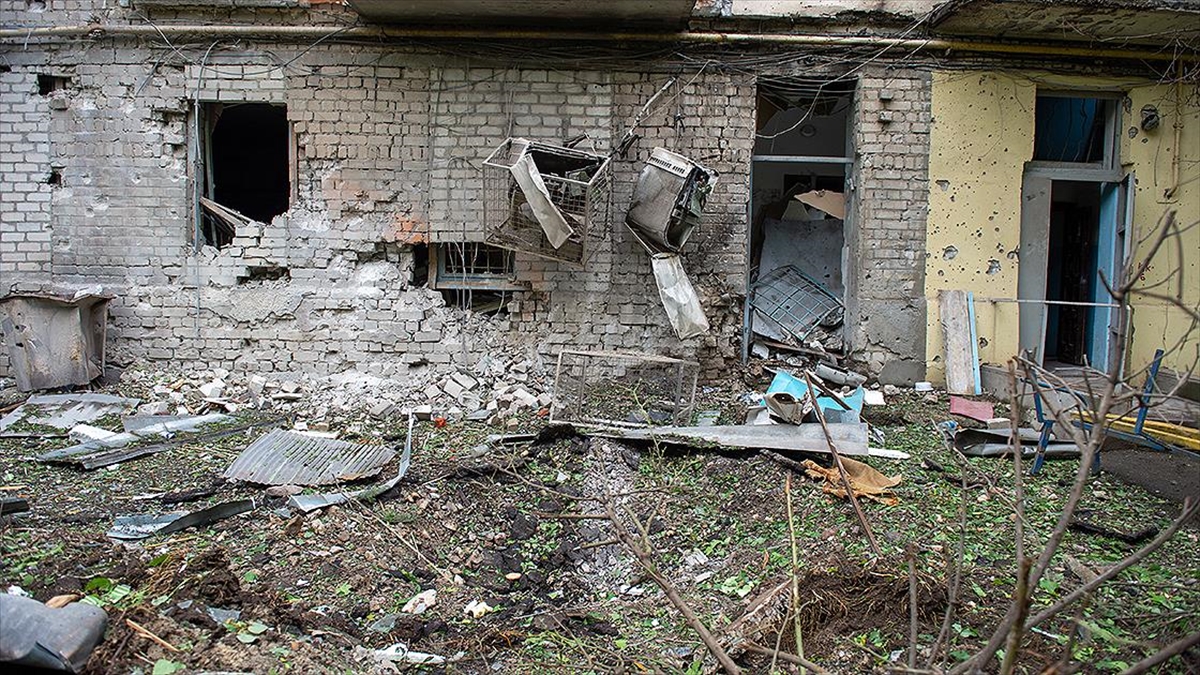 ukrayna-rusyanin-kriviy-rigdeki-bir-apartmani-vurmasi-sonucu-6-kisi-oldu-eLp26mVe.jpg