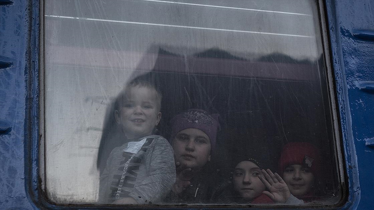 unicef-yerinden-edilen-cocuk-sayisi-433-milyona-ulasti-rAEE4pmO.jpg