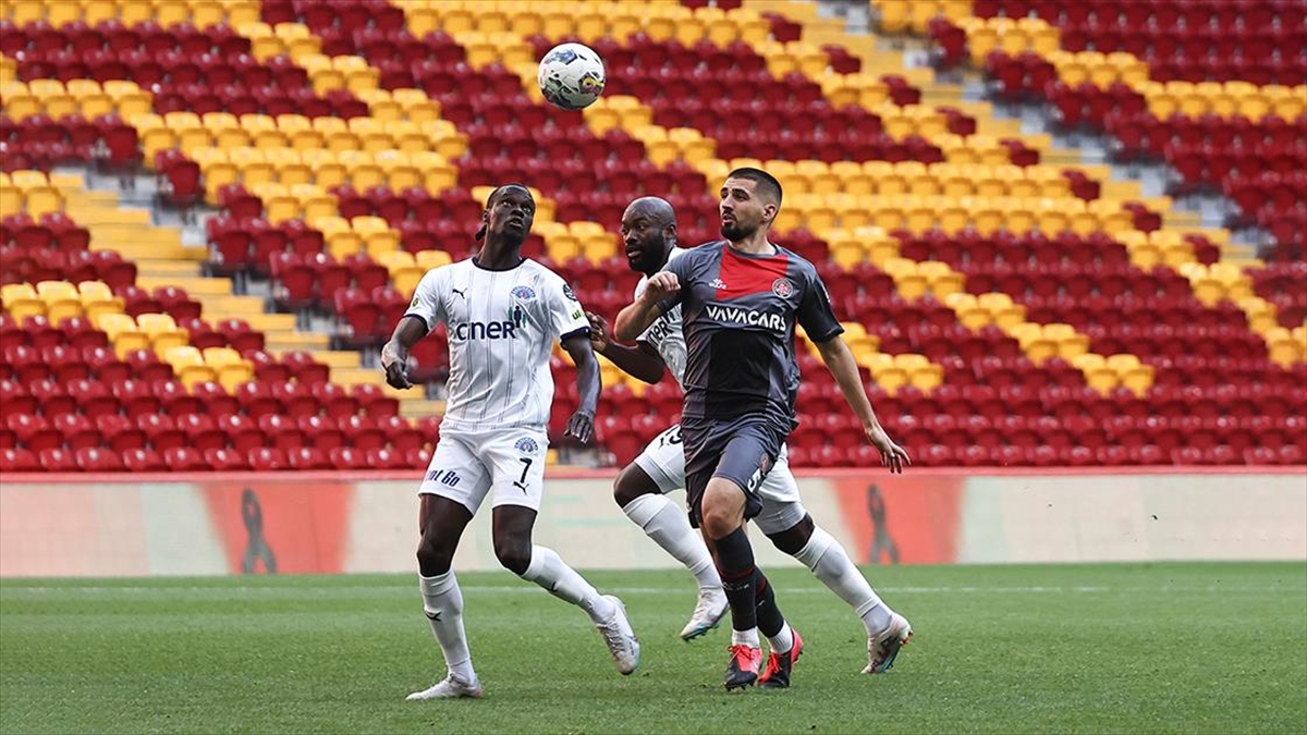 vavacars-fatih-karagumruk-spor-toto-super-ligi-3-puanla-kapatti-sYeRKOGH.jpg