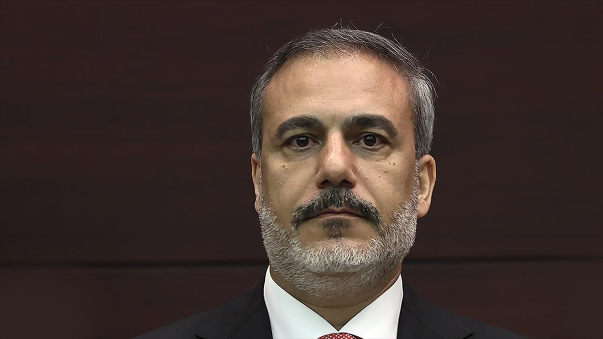 yeni-disisleri-bakani-hakan-fidana-tebrikler-suruyor-AgE1UgTG.jpg