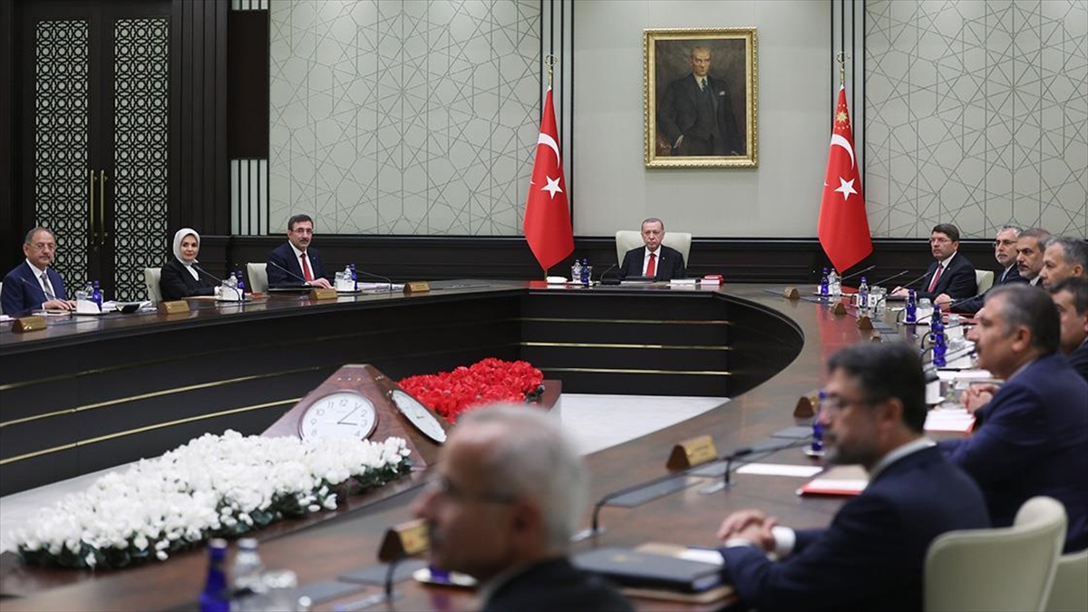 yeni-donemin-ilk-cumhurbaskanligi-kabinesi-toplandi-GQKyfFzx.jpg