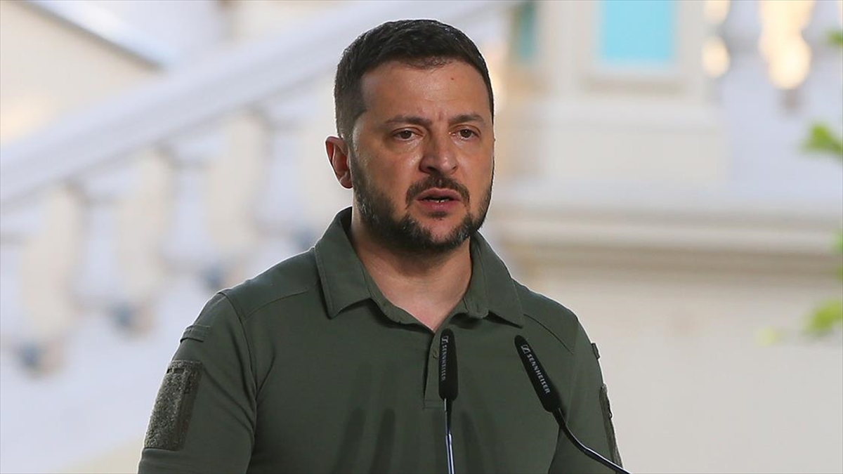 zelenskiy-putin-silahlandirdiklari-tarafindan-kusatma-altinda-PGPCCOVq.jpg