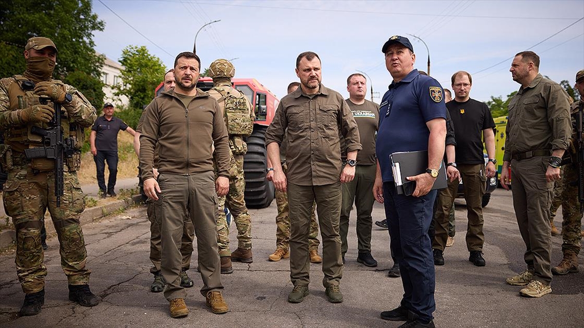 zelenskiy-sel-bolgesi-hersonu-ziyaret-etti-EIwJPAUj.jpg