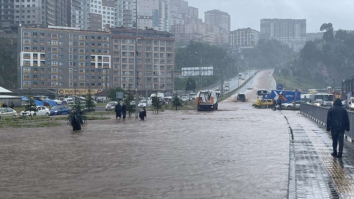 zonguldak-bolu-ve-bartinda-saganak-etkili-oldu-a5x8LWGV.jpg