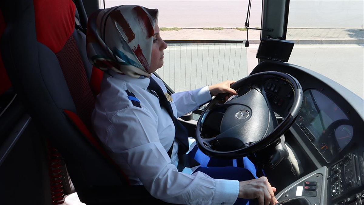 15-temmuzun-denizlili-kadin-kahramani-sehirler-arasi-otobus-kaptani-oldu-LqdrOYCI.jpg