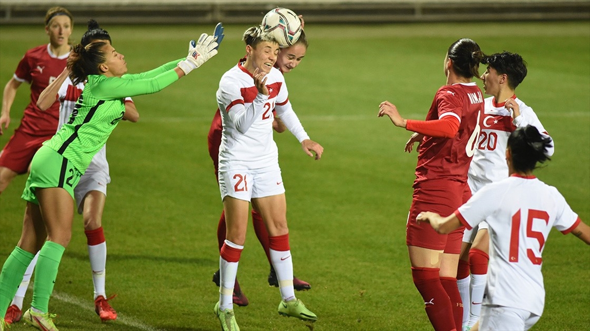 a-milli-kadin-futbol-takimi-hazirlik-macinda-yarin-estonya-ile-karsilasacak-SnuN84v9.jpg