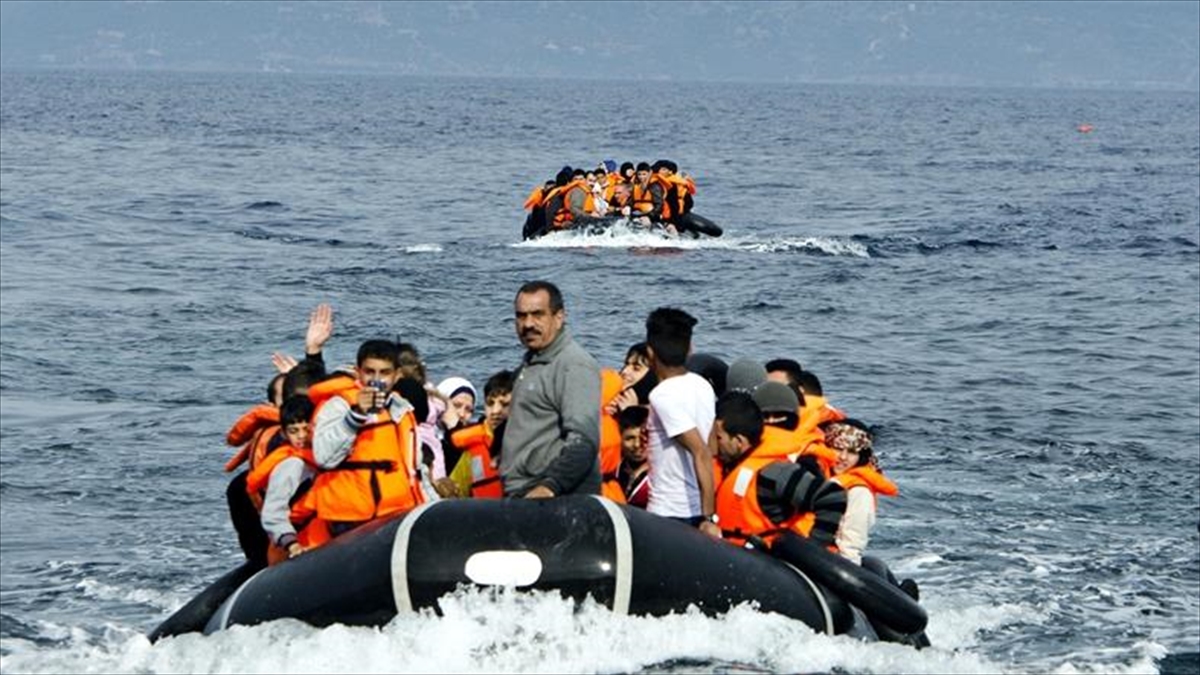 ab-multeci-krizinde-akdenize-kiyisi-olan-uyelerini-yalniz-birakiyor-WfJTHBRq.jpg